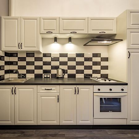 Central Apartments Киев Екстериор снимка