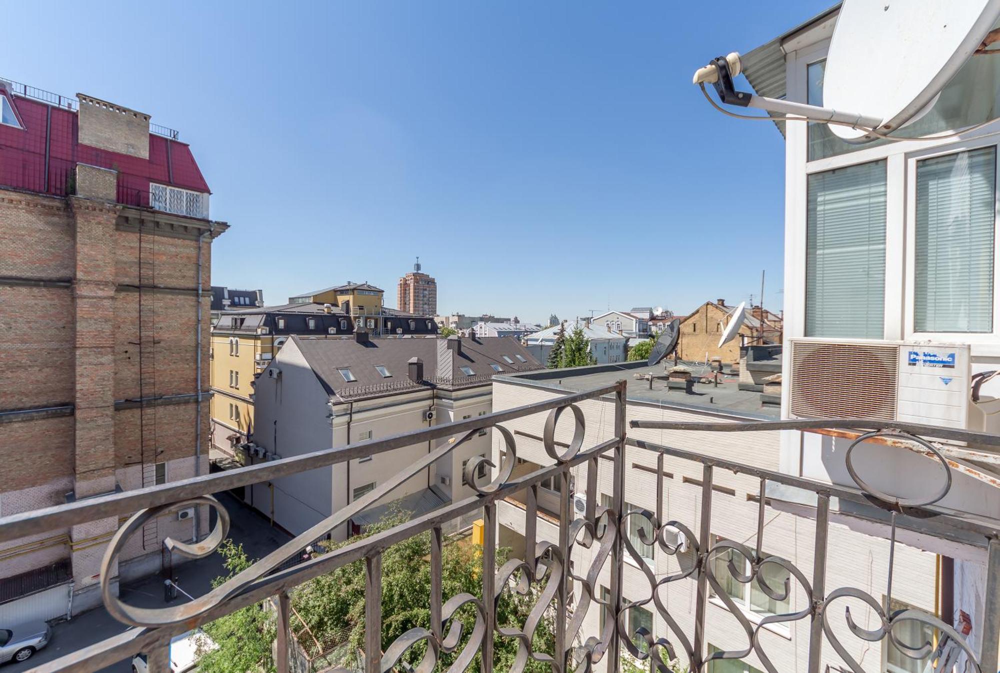Central Apartments Киев Екстериор снимка